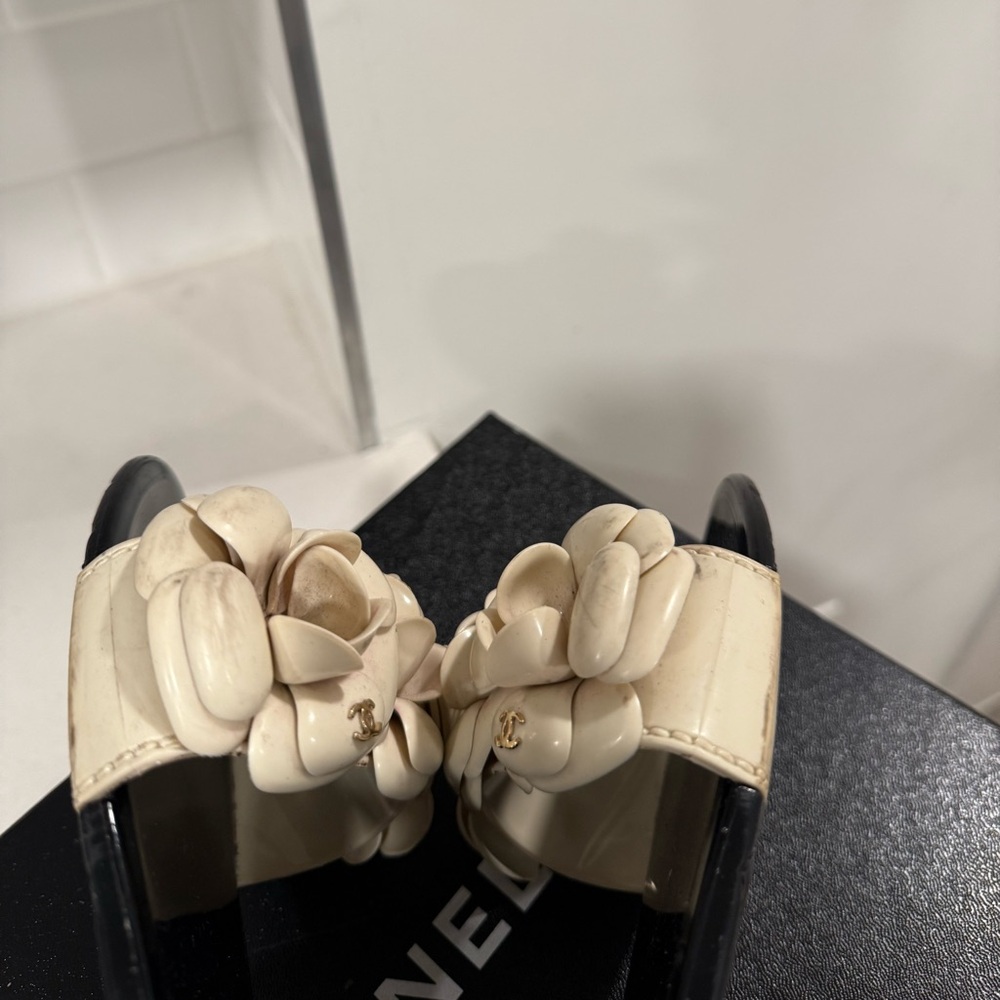 Chanel slides - Picture 7 of 10